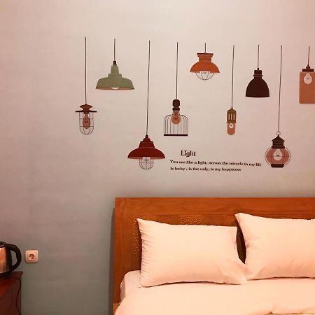 Roomz Budget Residence Semarang Bagian luar foto