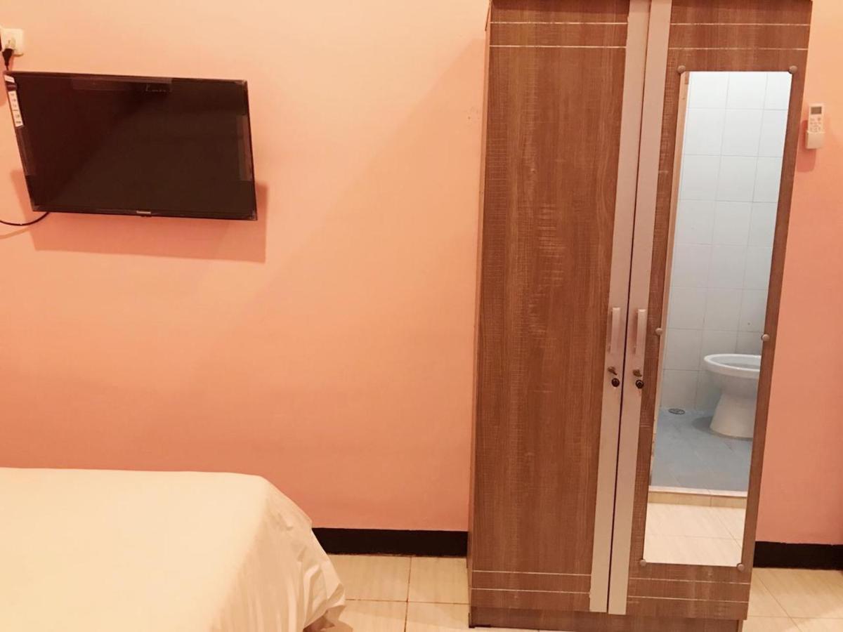Roomz Budget Residence Semarang Bagian luar foto