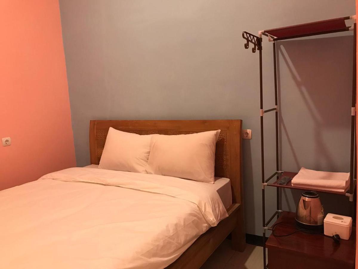 Roomz Budget Residence Semarang Bagian luar foto