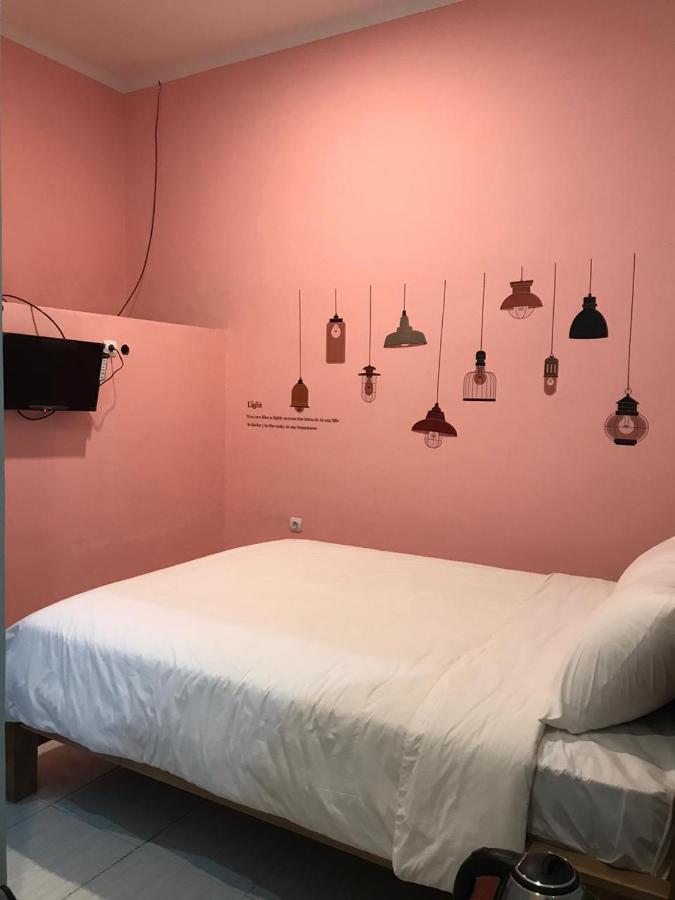 Roomz Budget Residence Semarang Bagian luar foto