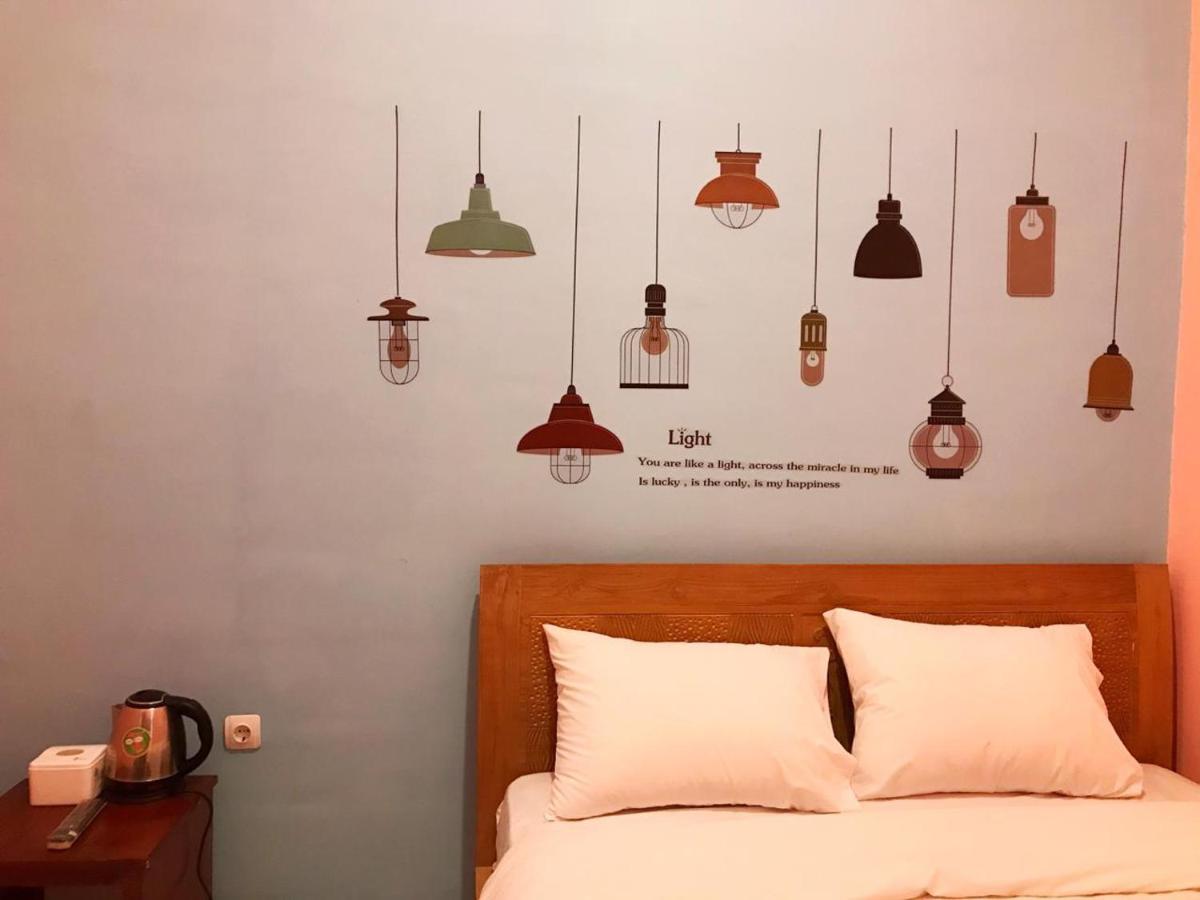 Roomz Budget Residence Semarang Bagian luar foto