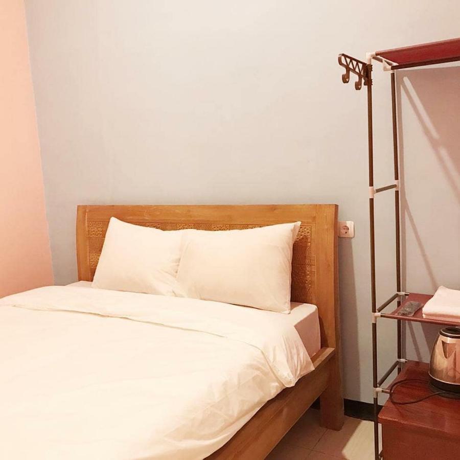 Roomz Budget Residence Semarang Bagian luar foto