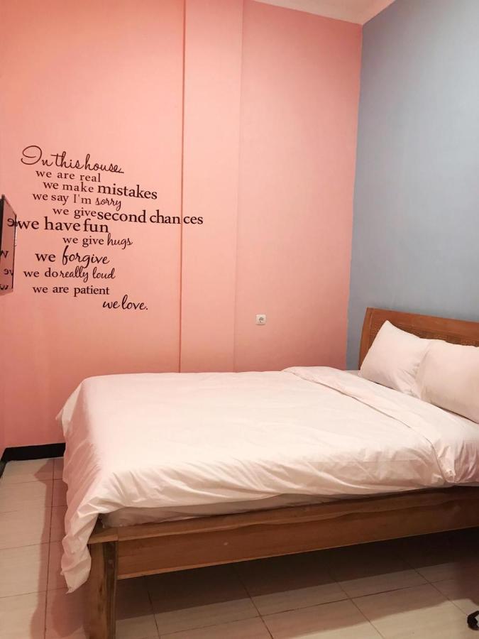 Roomz Budget Residence Semarang Bagian luar foto